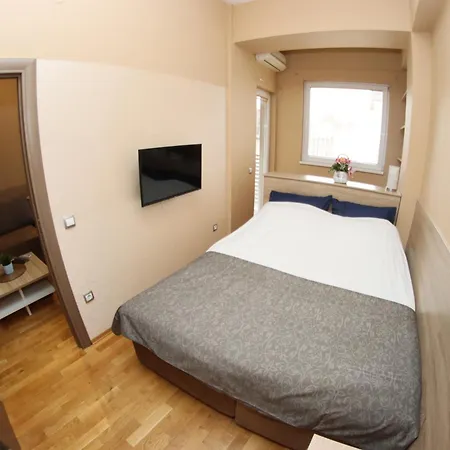 Luxury Apartments - With Balcony 12 And 12A Skopje Exterior photo
