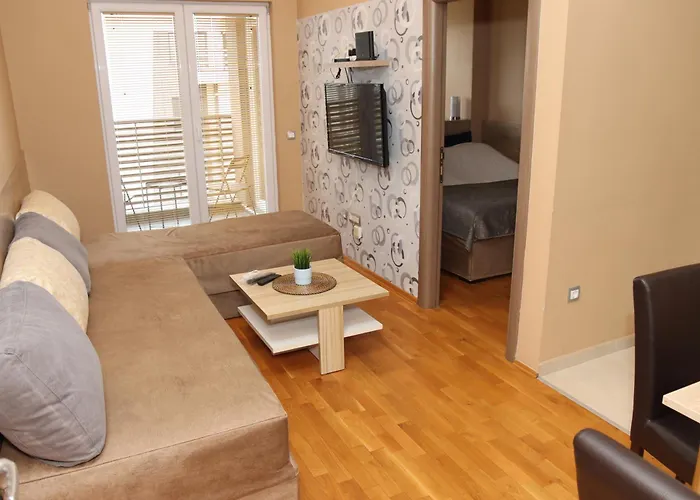 Luxury Apartments - With Balcony 12 And 12A