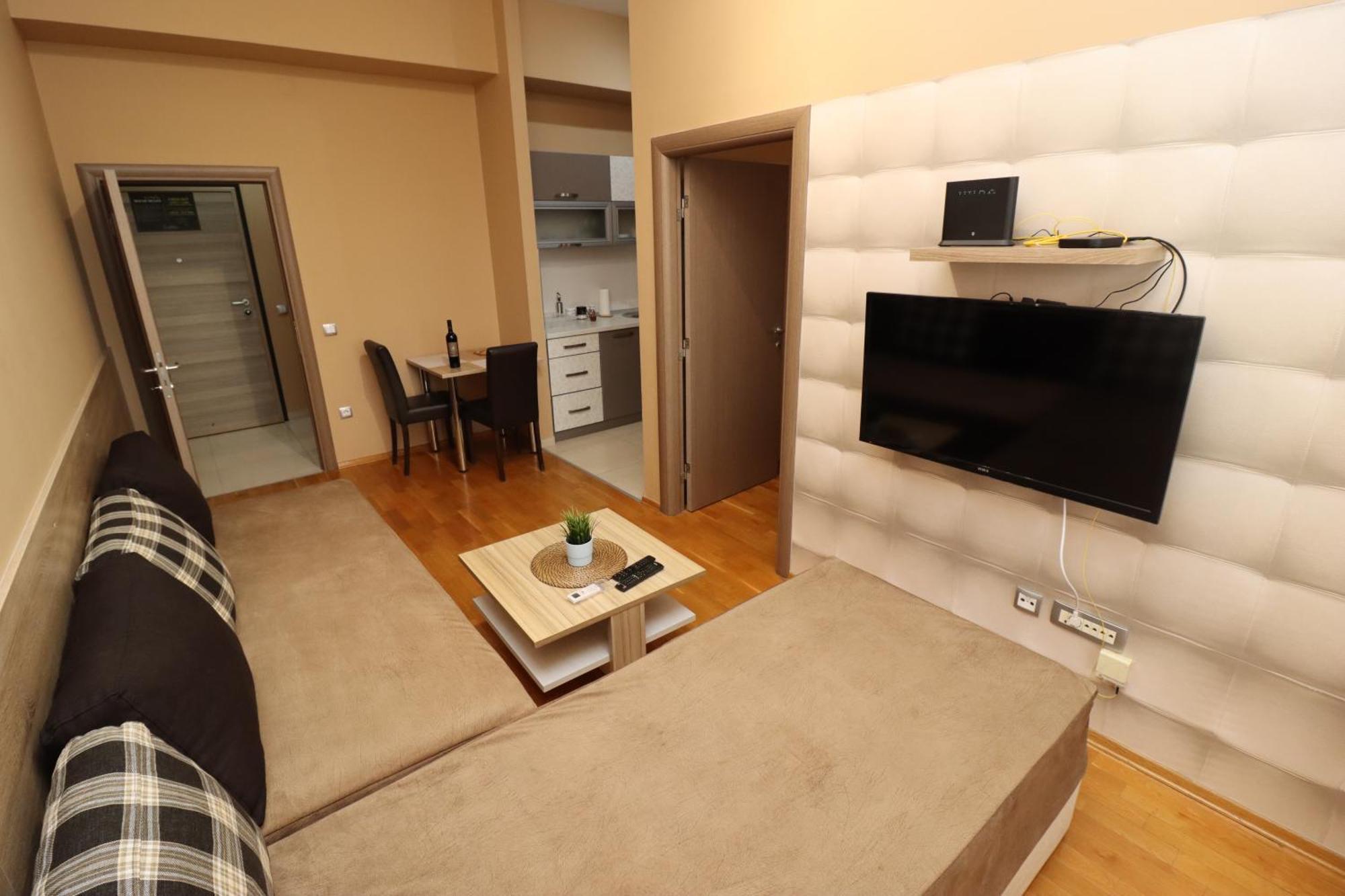 Luxury - With Balcony 12 And 12a Apartment Skopje