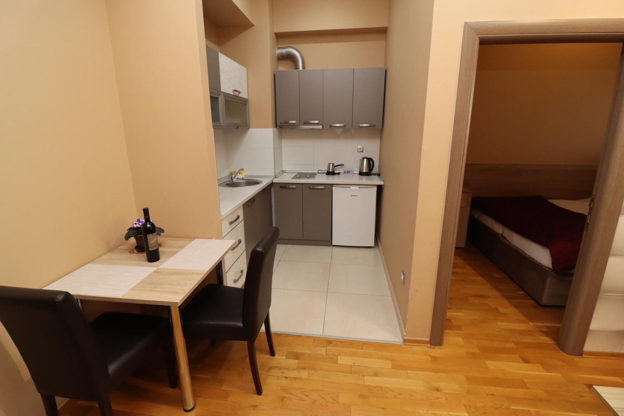 Luxury - With Balcony 12 And 12a Apartment