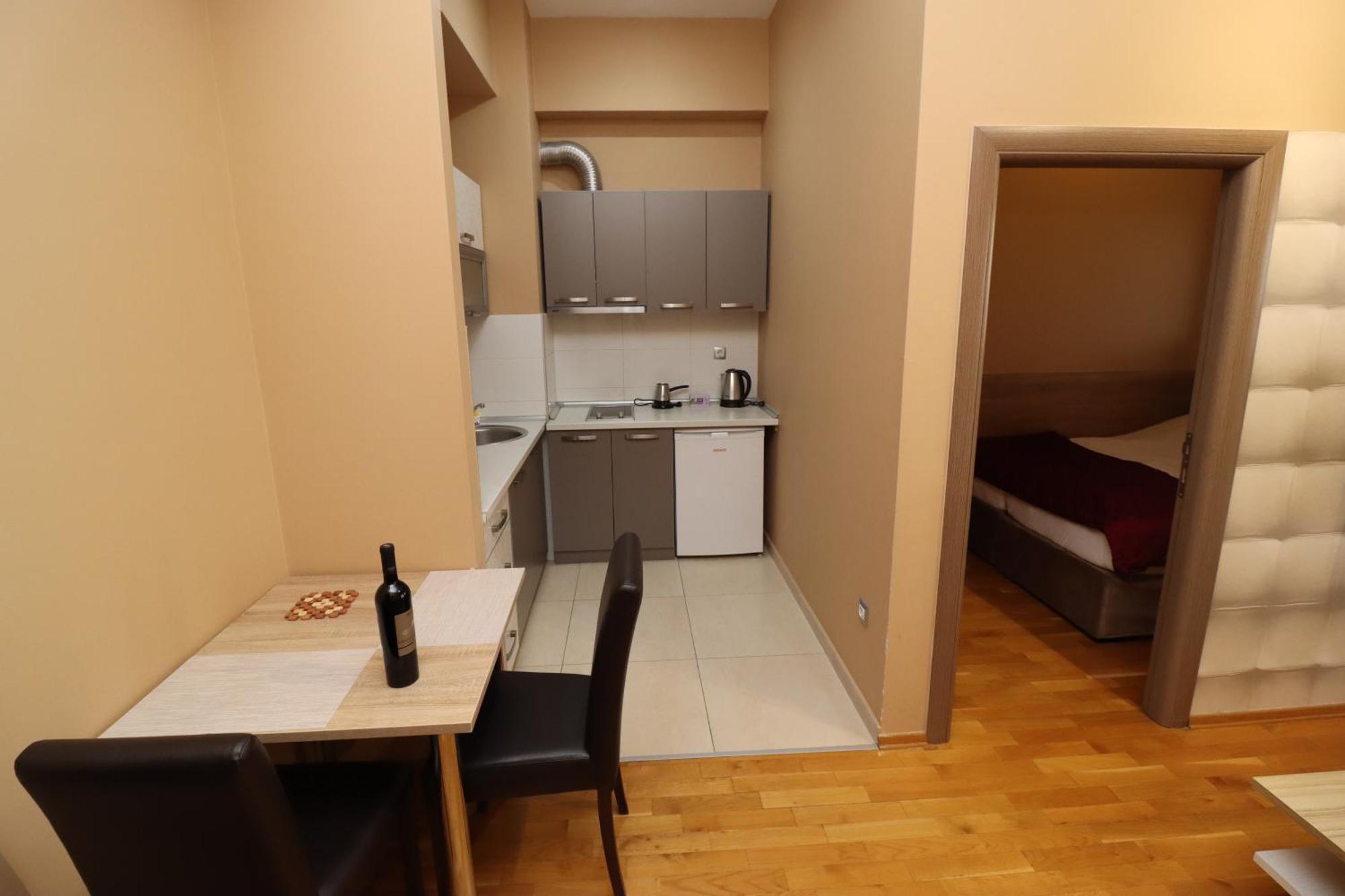 Luxury - With Balcony 12 And 12a Apartment