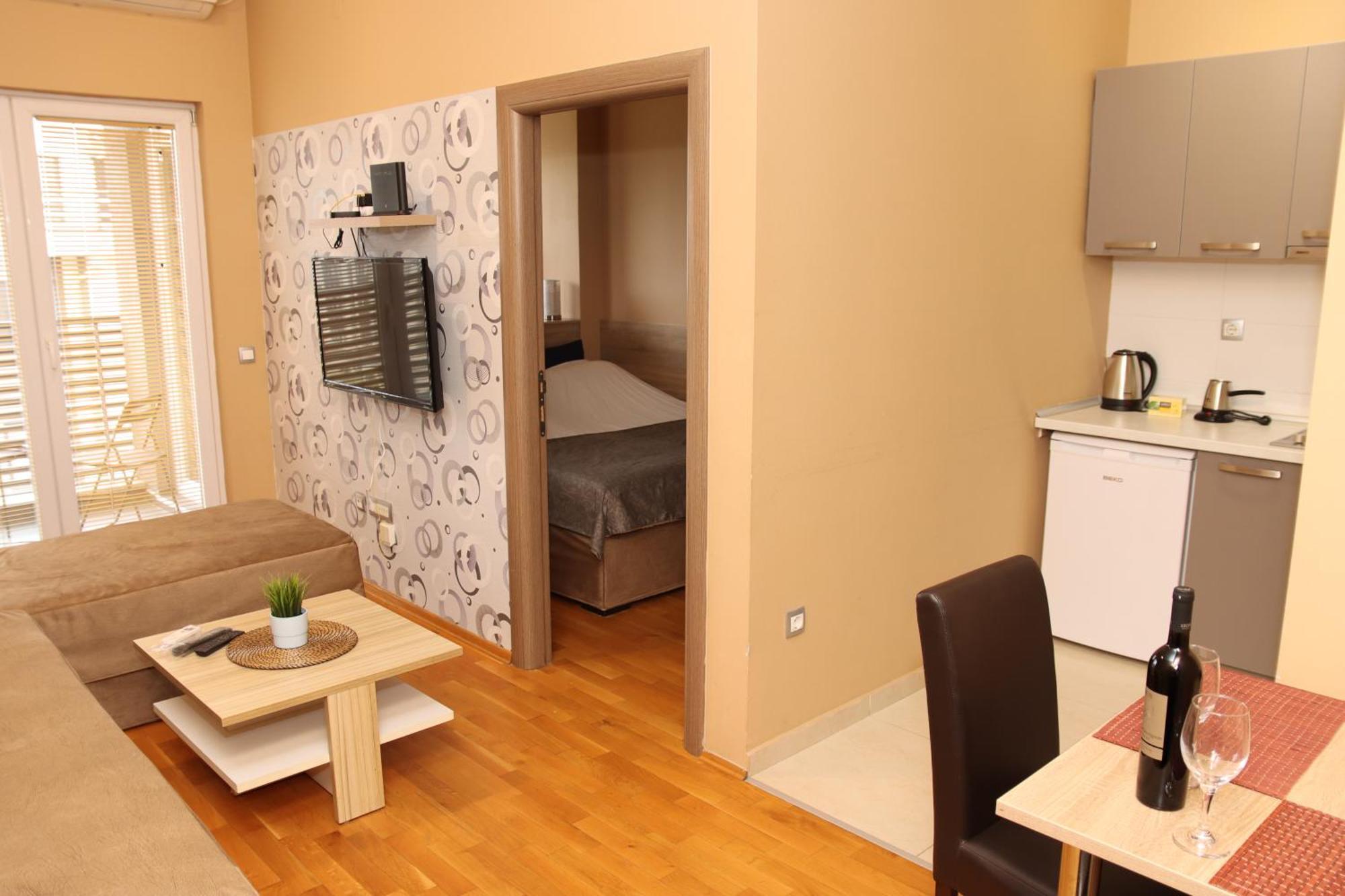 Luxury - With Balcony 12 And 12a Apartment *