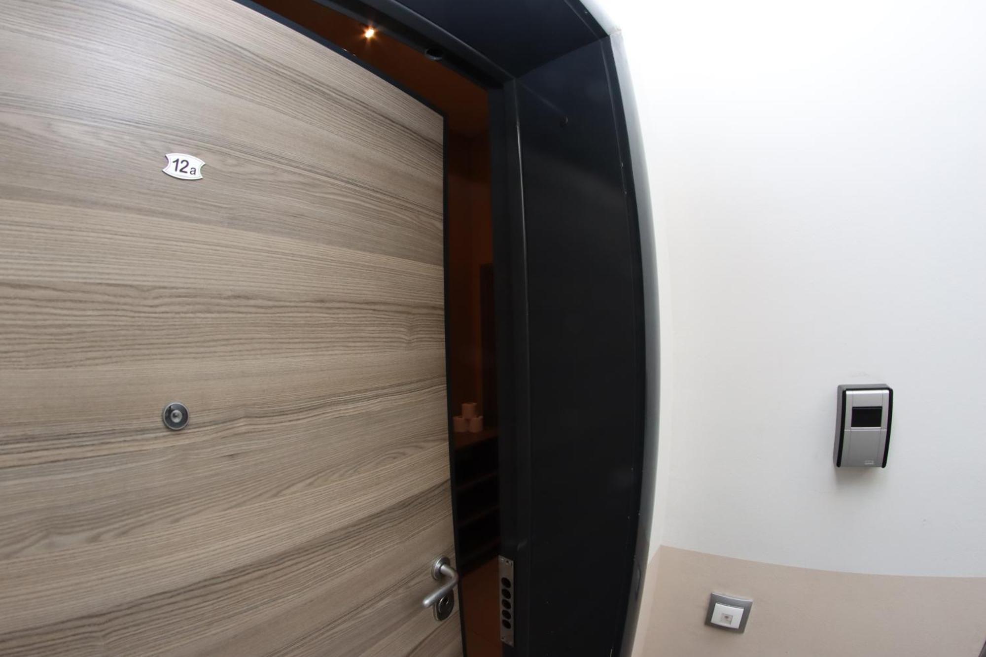Luxury - With Balcony 12 And 12a Apartment Skopje
