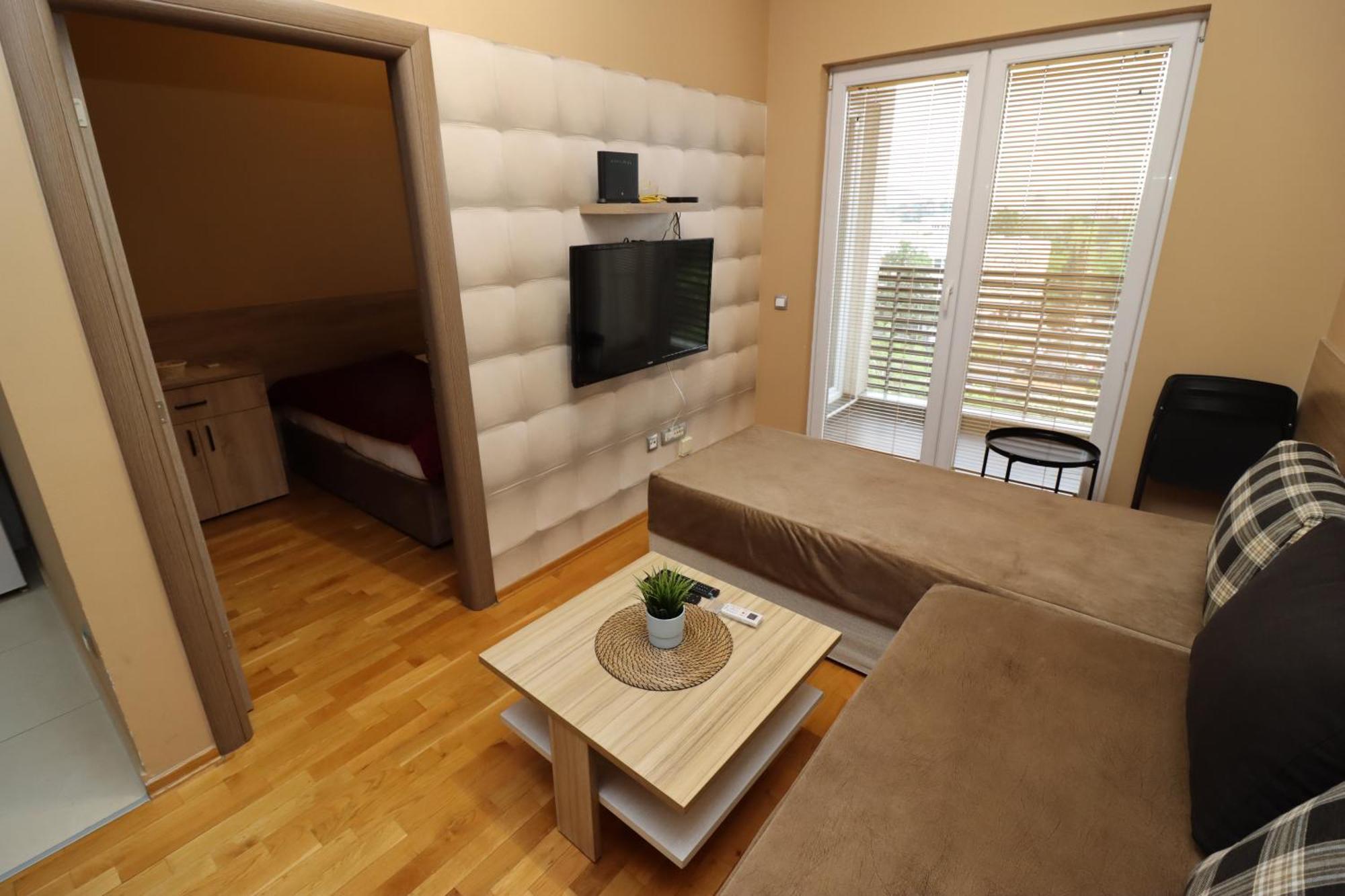 Luxury - With Balcony 12 And 12a Apartment *