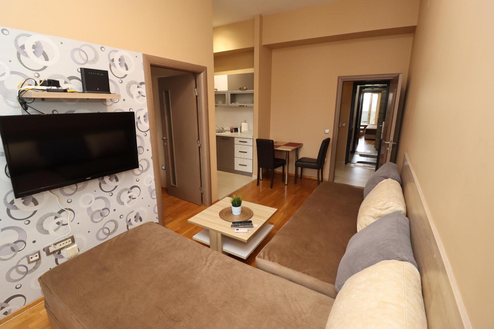 Luxury - With Balcony 12 And 12a Apartment *