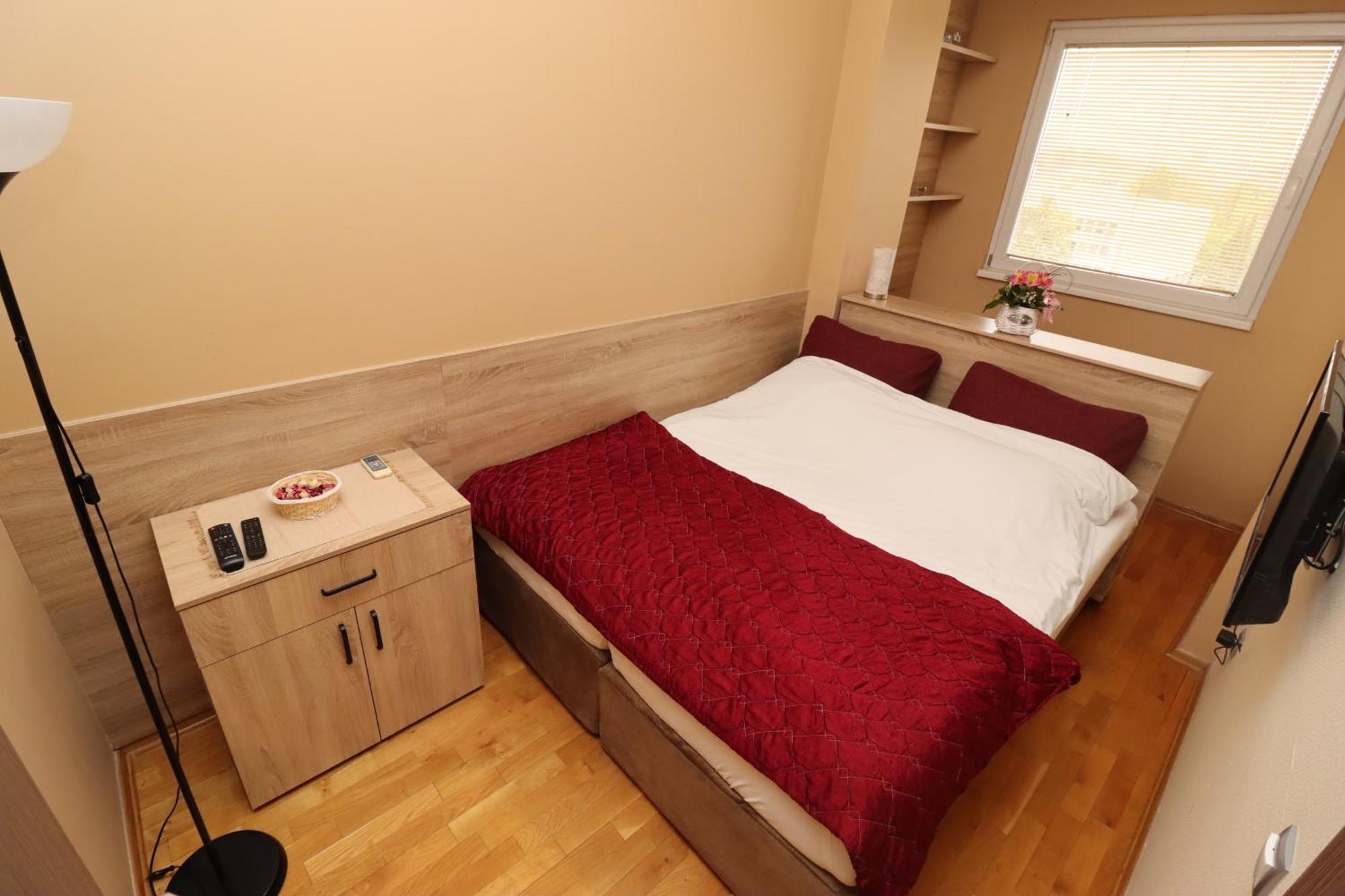 Luxury - With Balcony 12 And 12a Apartment