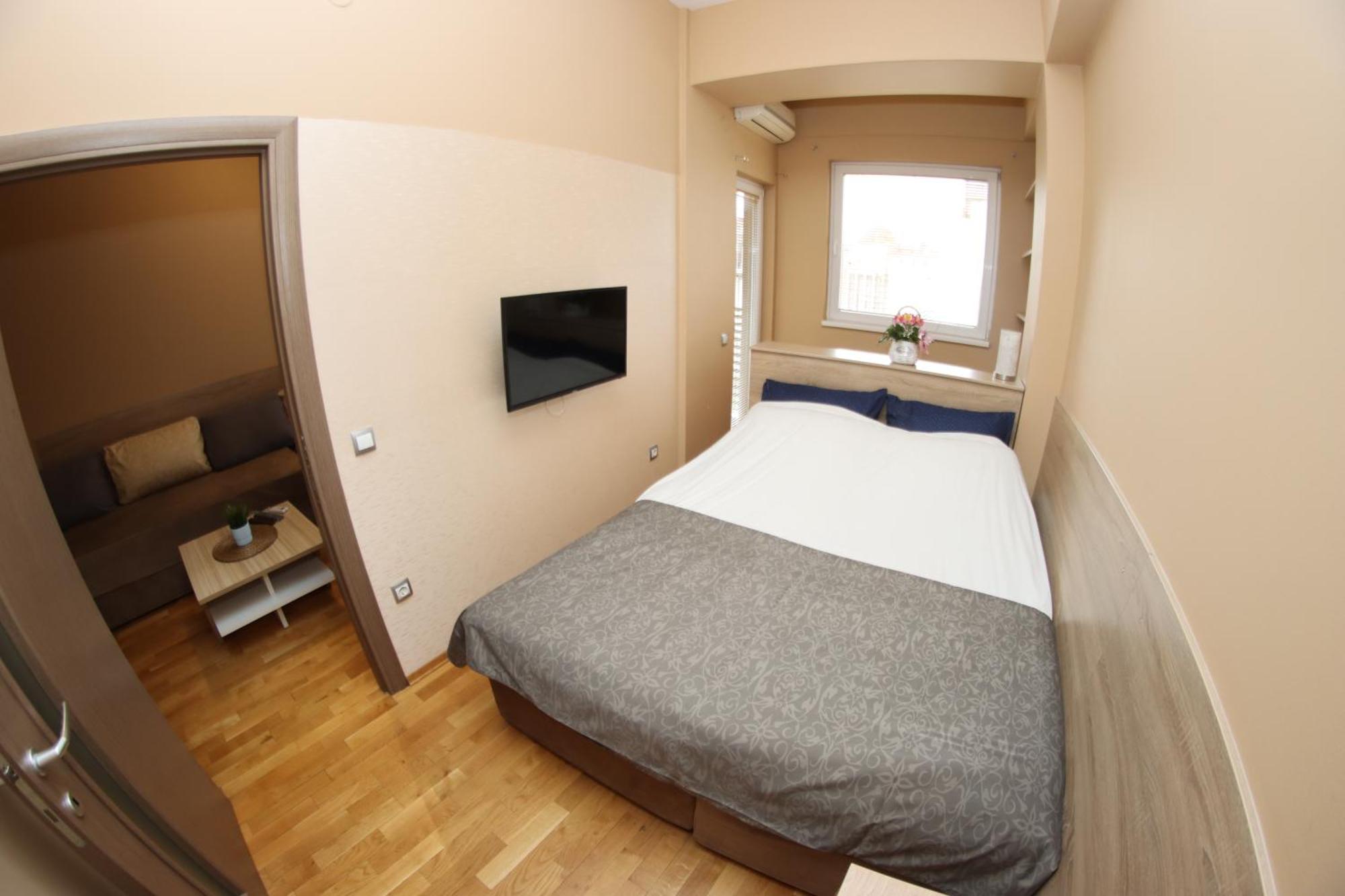 Luxury - With Balcony 12 And 12a Apartment *