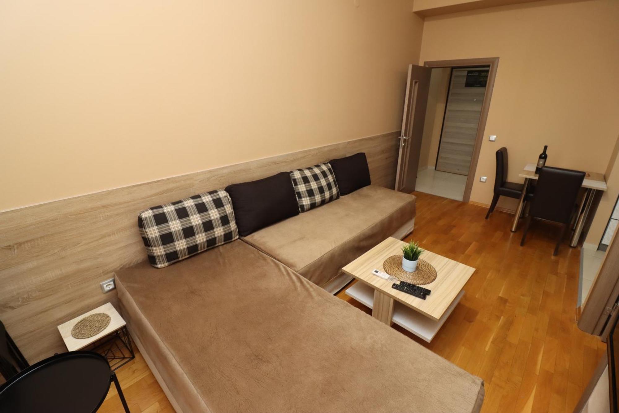 Luxury - With Balcony 12 And 12a