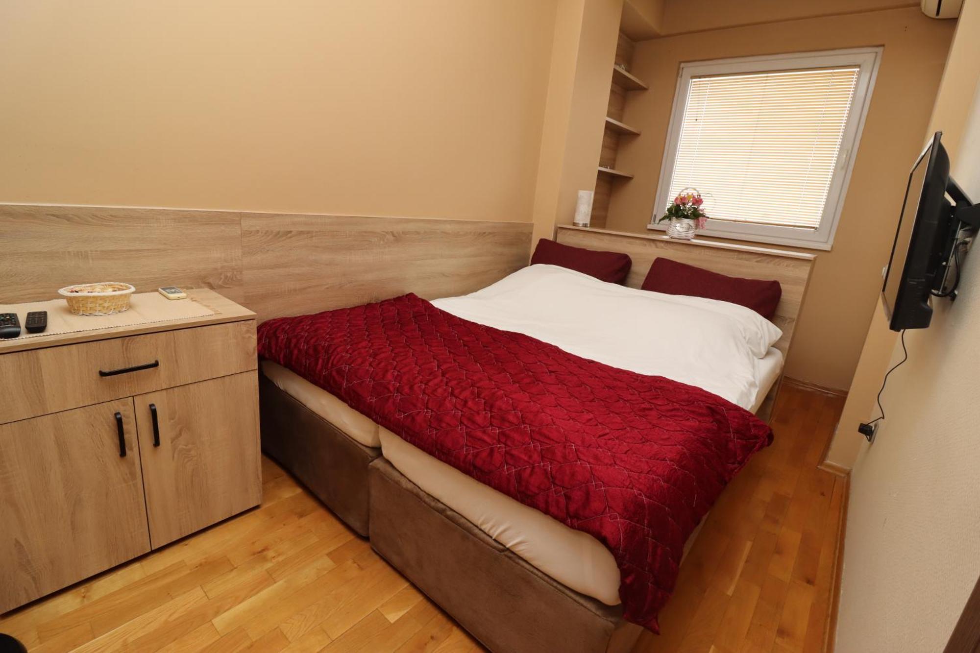 Luxury - With Balcony 12 And 12a Apartment