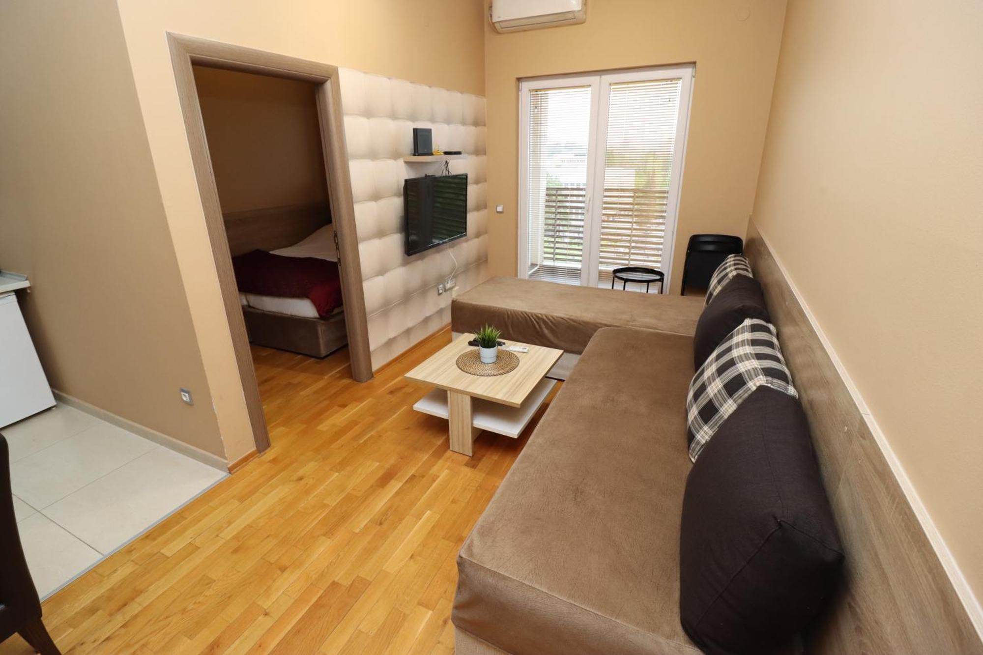 Luxury - With Balcony 12 And 12a Apartment *
